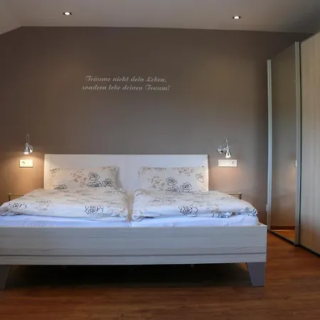 בית הארחה Ferienweingut Wolfgang Adamy Kinheim